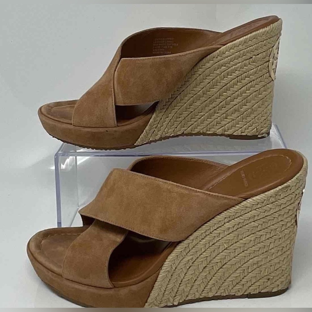 Tory Burch Tan Women's Sandals with Gold Logo Accent - Picture 2 of 6